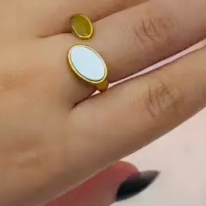 Elegant Women's Ring - Oval Design - Lightweight & Comfortable - Perfect for Everyday Wear & Special Occasions