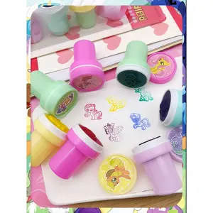 10/20 pieces small horse-shaped stamps as rewards for notebook tools. Cartoon and cute girl-themed stamps. The best and cheapest artistic daily decoration for giving to friends. Cheap home decoration ornaments and New Year gifts.
