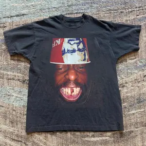 Beetlejuice KFC Bucket Hat Funny Meme Graphic T-Shirt, Meme Cringe Funny Dumb Shirts, Men's Vintage Casual Trend Shirt Gift For Fans, Gift For Men, Gift For Women