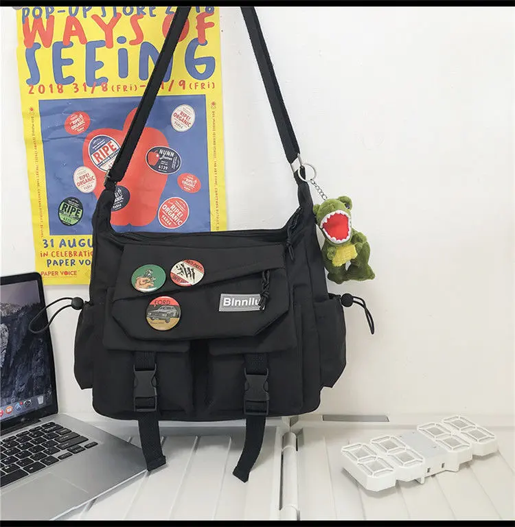 1pc Men's Casual Japanese Style Crossbody Backpack - Adjustable Shoulder Straps, Large Capacity with Multiple Pockets, Sports & Travel, Travel Backpack, Playful Decor Accents - Equipped with 3 badges