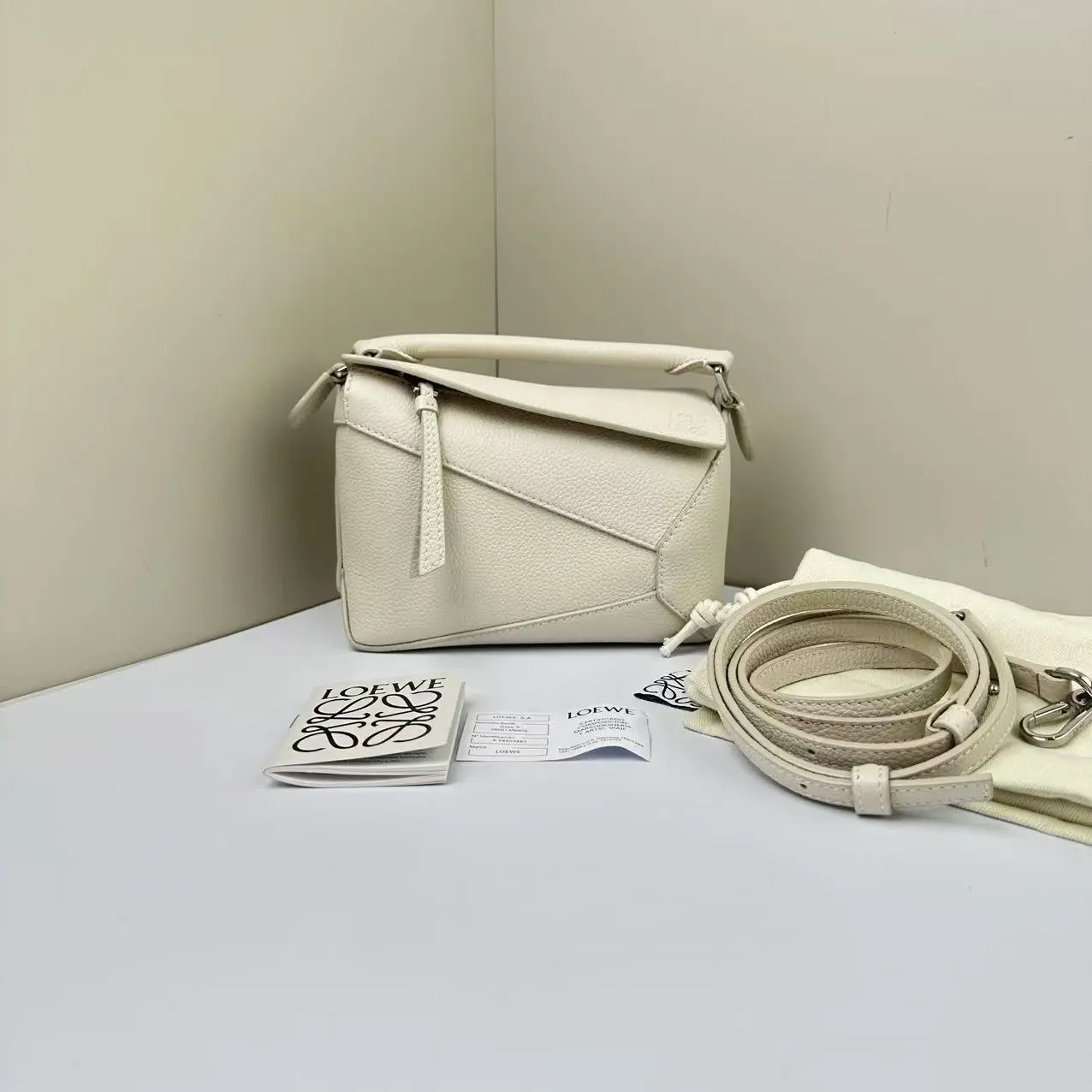 Pre-owned Loewe Calfskin Crossbody Bags Puzzle Mini White CPU0721