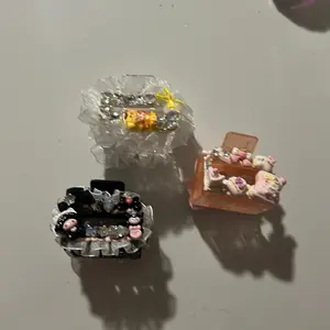 Small Hair Claws - Unspecified Product with Various Designs and Contents as Described