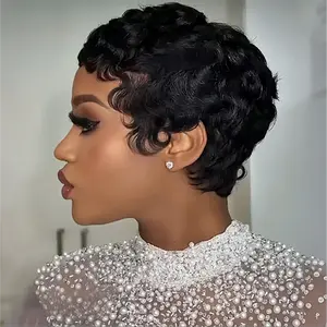 Short loose curly wig with African-style or wave-like curls. No adhesive required. Made by machine, this wig is perfect for everyday wear or parties. It creates a voluminous, layered look. The wig is elastic and very comfortable to wear.