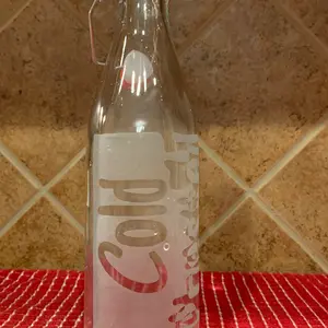 18oz Glass Swing Top Bottle, Etched "Cold Pressed" Dripping Design, Perfect for Homemade Juices, Ideal Kitchen Gift