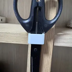 6-piece sewing machine scissors storage box and double-sided adhesive functional sewing supplies sorting box, which can store scissors, tweezers and thread remover brackets. Compact and sturdy design, sewing storage supplies.