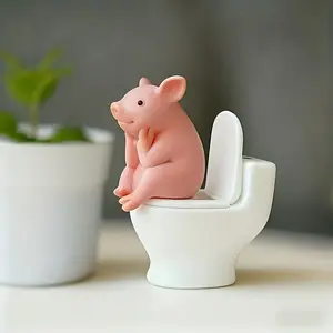 Cute Stupid Pig Toilet Statue, Bathroom Desk Decoration, Stress Relief Ornament, Home Decor, Living Room Hanging Decor, Holiday Gift, Cute Collectible Figurines