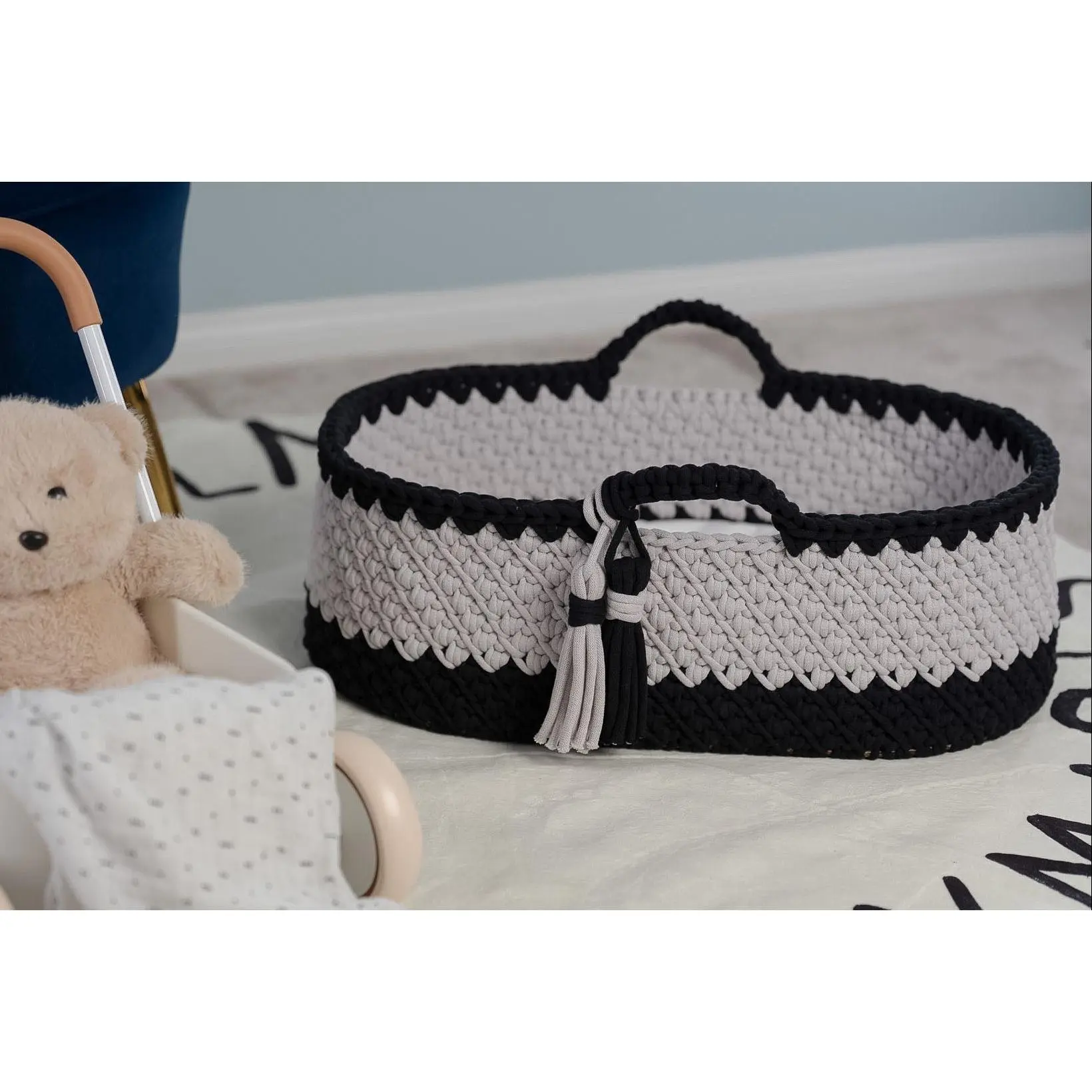 *SHIP READY* Baby Moses Basket in Our Cascade Stitch