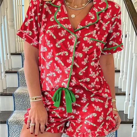 2 pieces of ladies' Christmas cane candy printed short sleeved shorts sleepwear Loungewear set with buttons, collars, bows, suitable for comfortable and casual home wear in all seasons Pajama Set