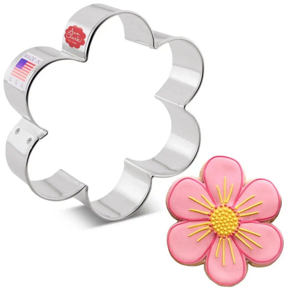Scalloped Edge / Flower Cookie Cutter 3 3/4" Scalloped Edge / Flower Cookie Cutter 3 3/4"