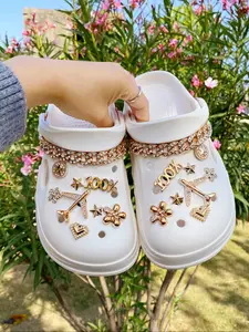 18 Piece Fashion Shoe Charms, DIY Detachable Rhinestone Pearl Garden Shoes Decorations, Holiday Gift Accessories