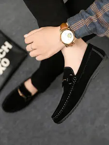 Dark-colored soft-soled slip-on loafers, with a retro, simple and light luxury style, metal buckle design, suede upper, comfortable bean shoes, fine stitching lines. Suitable for dates, going out, workplace commuting, and applicable all year round.