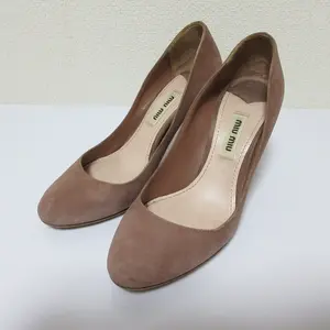 Pre-owned miu miu Suede calfskin Small Leather Goods Plain Toe Suede Pumps