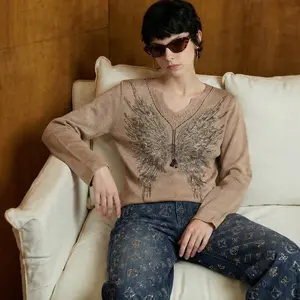 TCH rhinestone wing knitted sweater for women in spring/summer 2026, slim design, V-neck long sleeved top
