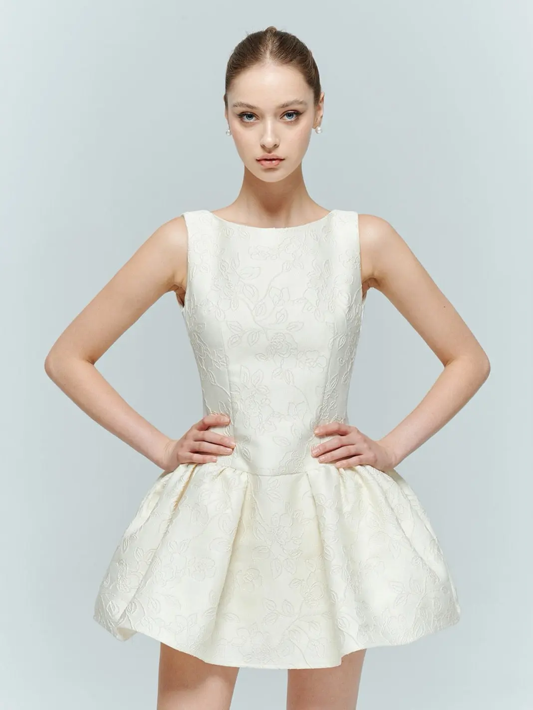 Artel Retro White Floral Texture Sleeveless Sabrina Pearl Embellished Backless Mini Dress