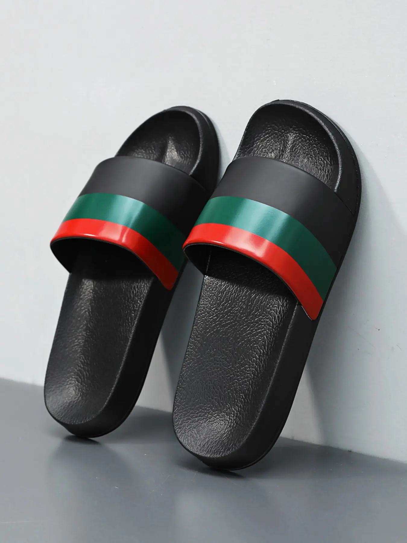 Men's New Beach Sandals, Casual Summer Slippers, Beach Slides, Lightweight Indoor Shoes, Fashion Rubber Flip Flops, Sizes 39-48, Random Pattern