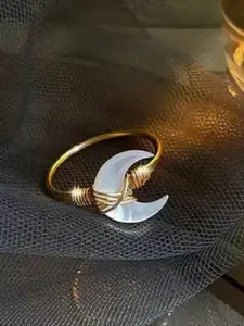 1pc Moon Design Shell Inlaid Open Cuff Ring, Golden Plated Handmade Wire Wrapped Crescent Moon Ring, Minimalist Aesthetic Adjustable Statement Ring for Women Daily Wear Jewelry Gift