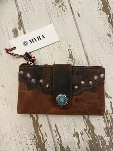 Myra leather wallet with concho