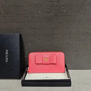 Pre-owned Prada/Clutches & Wristlets/JXB15030078