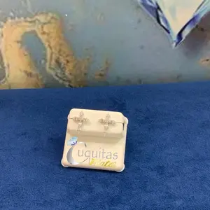 Hermosos aretes de cruz con zirconias blancos plata .925