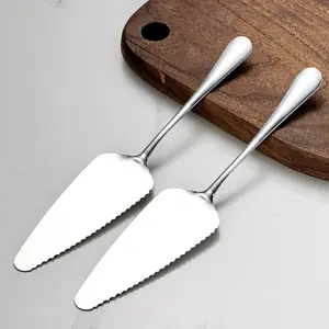 Stainless steel cake spatula for home kitchen baking, pizza spatula, triangular cheese cutter with teeth, cake and dessert cutter