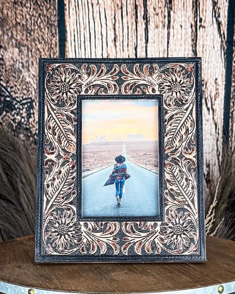 Myra Bag Wyburn Canyon Leather Photo Frame - Wall Decor Prop, Ideal Gift for Home Supplies