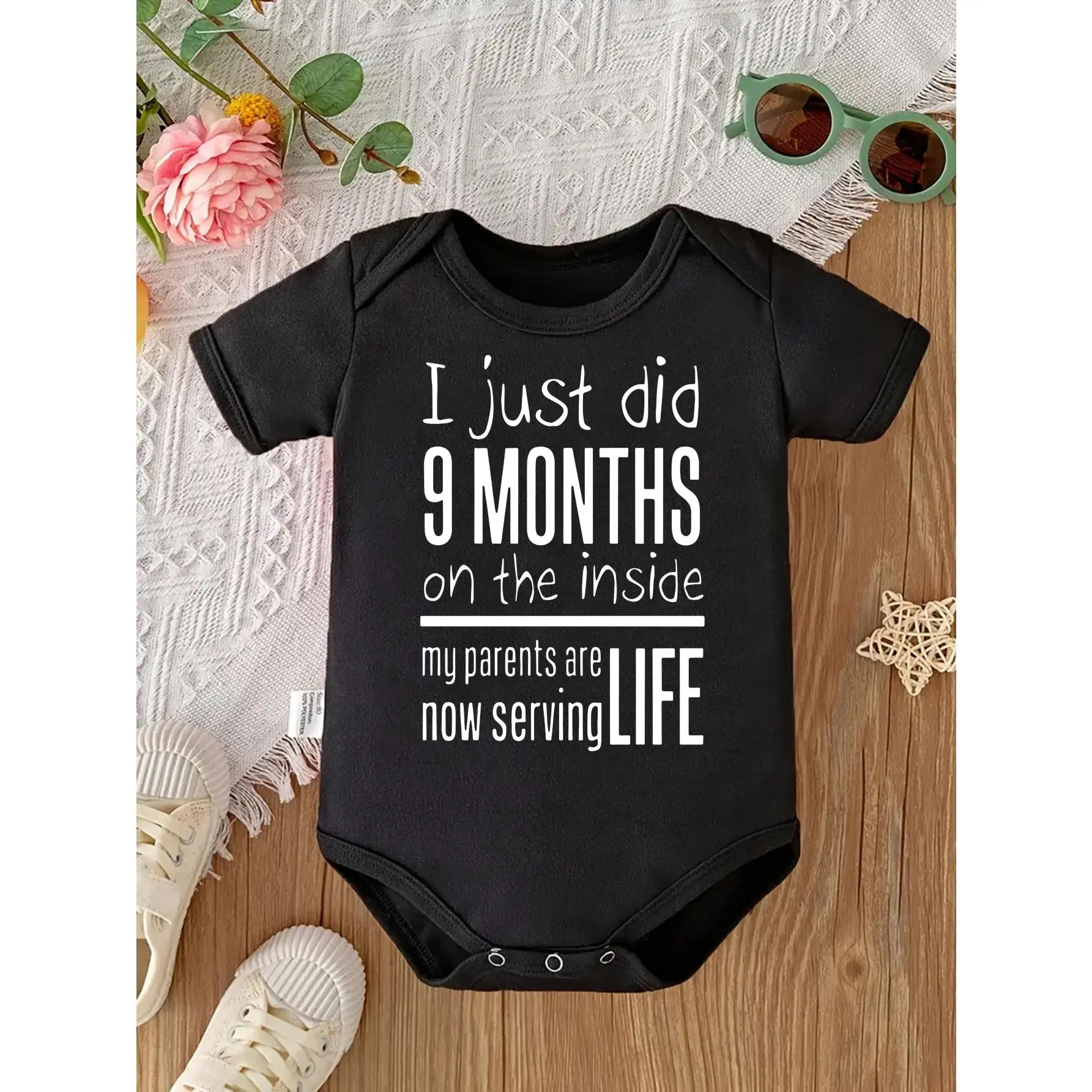 Baby Bodysuit With I Just Did 9 Months On ThInsidMy Parents ArNow Serving LifPrint Soft VersatilRound Neck Button Detail Regular Fit All Seasons Knitted Fabric Onesie