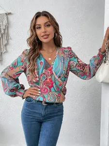 A women's colorful Paisley print cross V-neck lantern Long Sleeve Fitted top, retro holiday Boho style loose slimming Blouse shirt, suitable for autumn and winter, suitable for seaside vacation, summer shopping, outdoor cafe punching and other outfits.