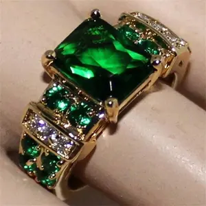 SeuSuk Women's Classic Elegant Stunning Sparkling Emerald Green Cubic Zirconia Ring, Jewelry Gift