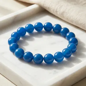 Natural red agate elastic beaded bracelet is suitable for women who pursue fashionable outfits and consumers interested in healing crystals and natural stones, making it a suitable gift for birthdays and Valentine's Day