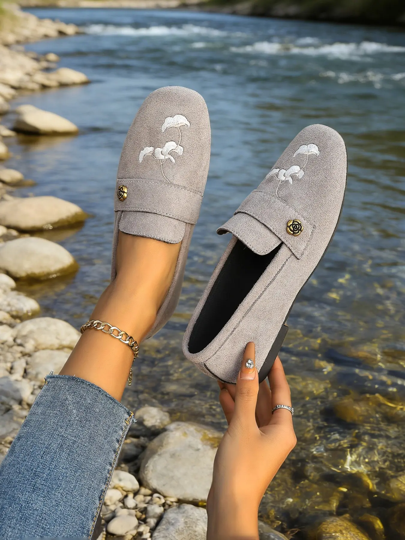 Women's Vintage Embroidered Loafers, Velvet Material, Ginkgo Leaf Embroidery, Metal Buckle, Casual Outdoor & Streetwear