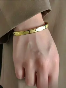 Women's Stainless Steel Bracelet, Elegant Design, Simple Style, All-Season Accessory, Perfect Gift for Her