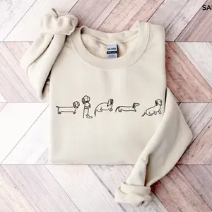 Dachshund Mom Sweatshirt – Cute Weenie Dog Mama Crewneck, Funny Dachshund Lover Gift, Cozy Unisex Dog Mom Sweatshirt, Trending Pet Mom Style