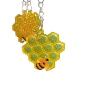 Honeycomb Keychain with bee! Perfect accessories for friends!