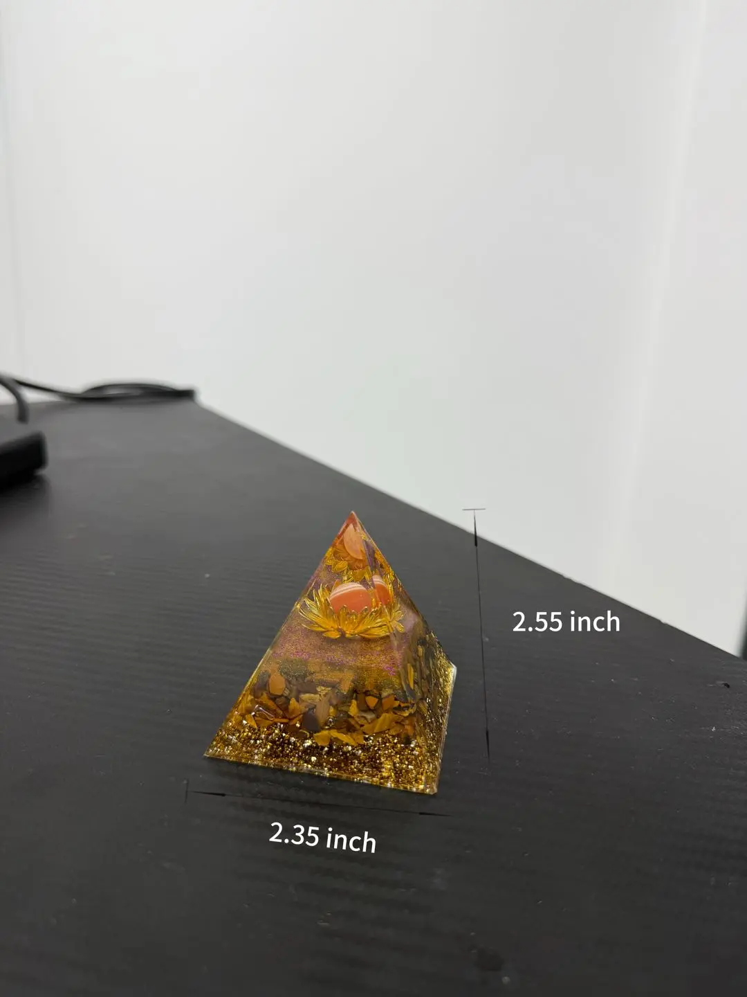 Connie(12276)gc.tiger eye pyramid