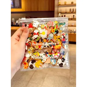 30pcs Random Japanese-Style Cute Brooches, Decorative Accessory for Bags, Clothes & More, Perfect for Stylish Clip