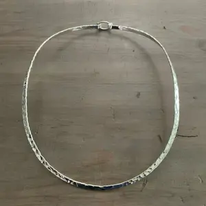 Silver Plated Hammered Round Neckwire