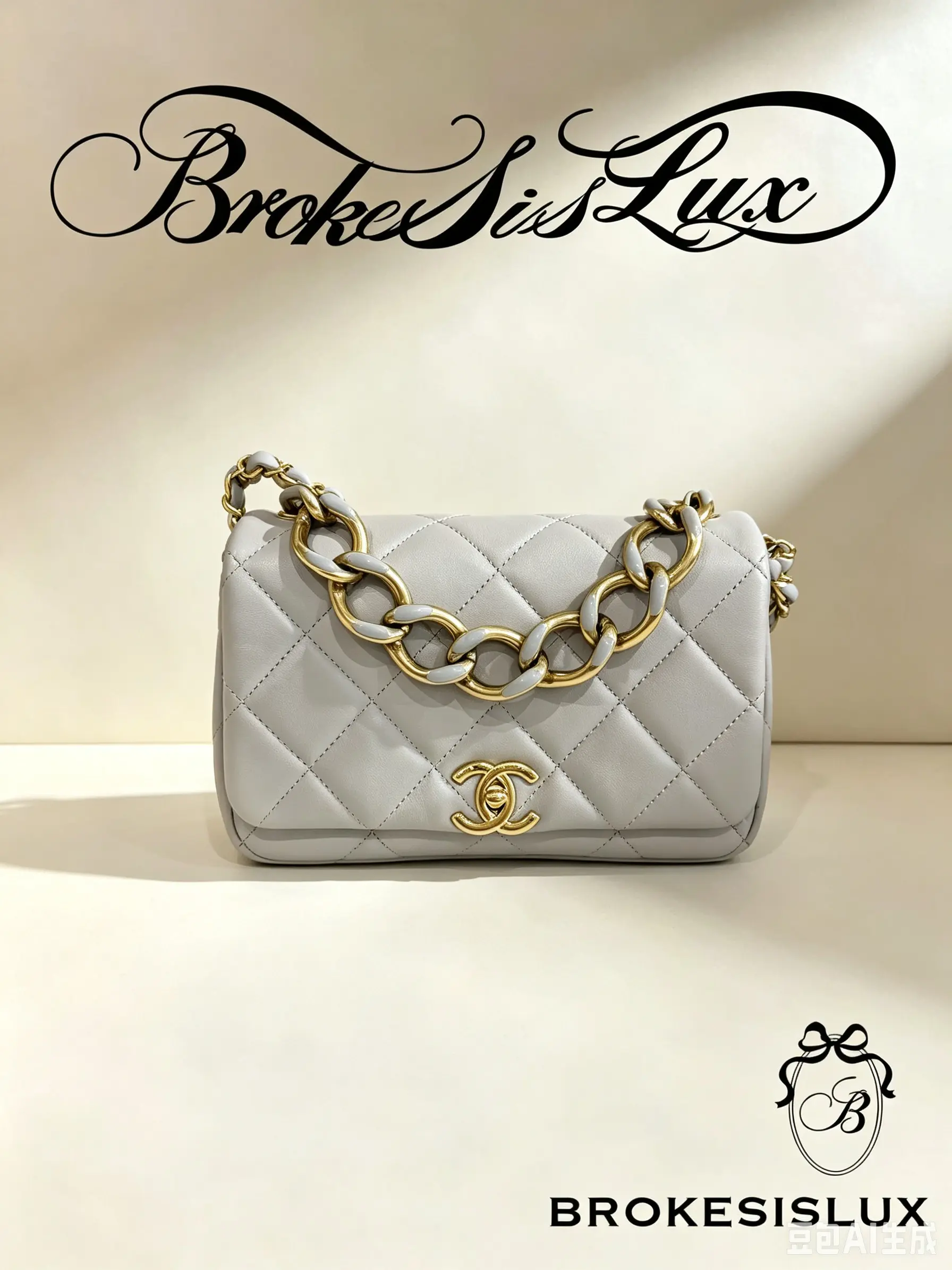 Pre-owned CHANEL Small Flap Shoulder Bag, Light Grey Smooth Lambskin, Diamond Quilting, Two Tone Enamel & Gold Oversized Link Chain, Gold CC Turn Lock