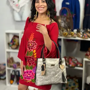 Mexican Leather Bag Hermosa Bolsa de Piel 100% Ternero bolsa pelo de res - & Gold Charm Artisanal Handcrafted  Handbag, bolsa artesanal mexicana - bolsa piel Gto mediana