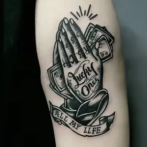 6 large picture herbal tattoo stickers, containing 1 prayer element and 5 random styles, last 7-15 days, waterproof and friction-resistant, realistic effect, suitable for people who are afraid of pain and do not want to get a tattoo