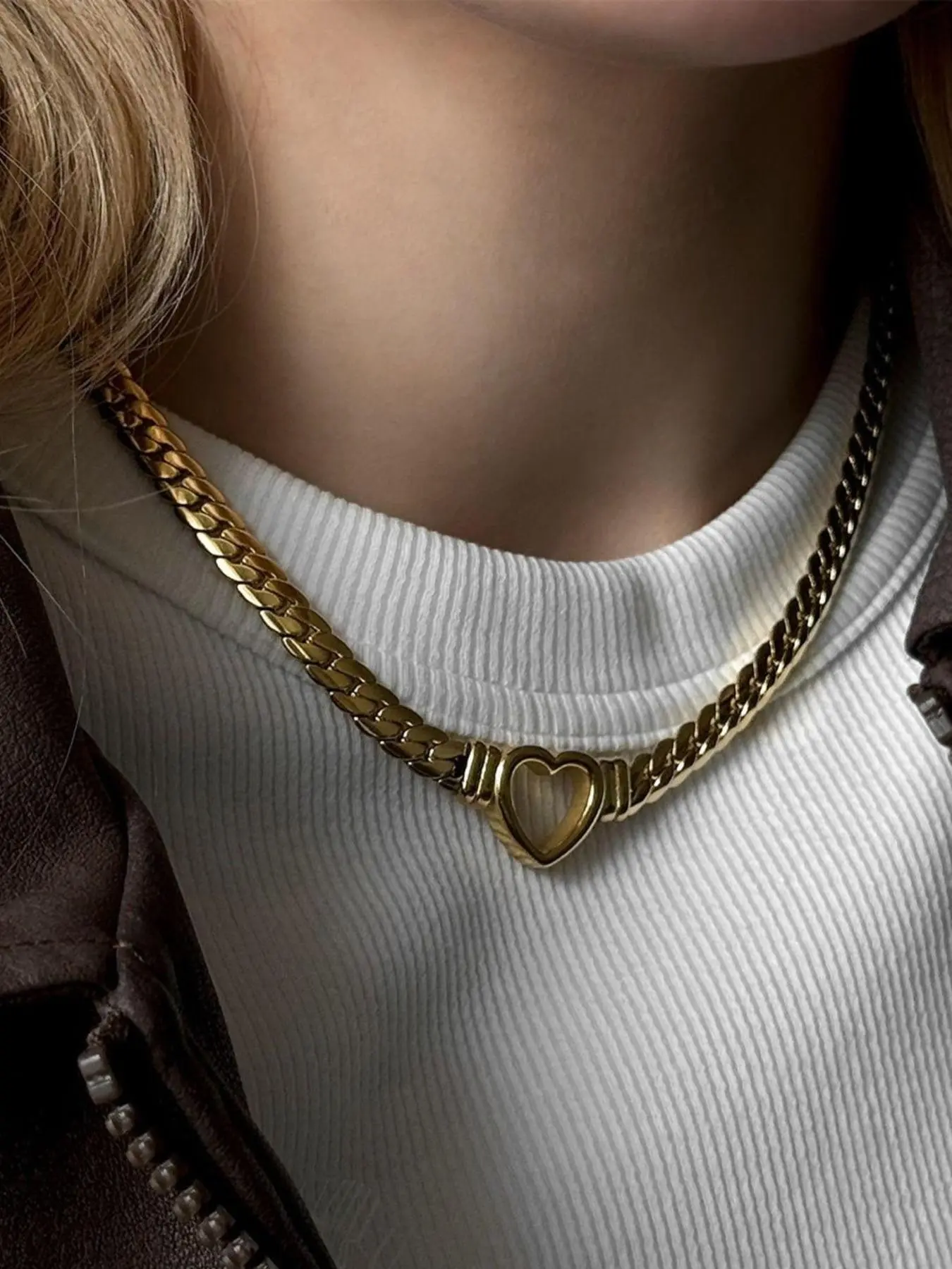 Vintage Hollow Heart Cuban Chain Stainless Steel Necklace, Simple Trendy Women's Fashion Pendant Necklace for Daily Wear and Parties