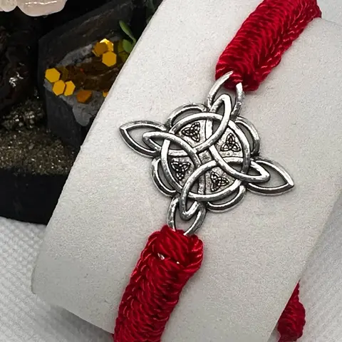 Amuleto Nudo de Bruja Handmade Red or Black Thread Bracelet with Strong Material and Unique Design protection bracelet