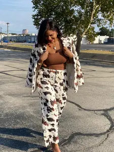 Cowprint Power Suit – Set de Blazer y Pantalón