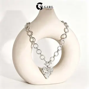GGIRL Hammered Heart Necklace with OT Clasp: The hammered heart design paired with a chunky OT chain clasp creates a retro, minimalist, and versatile everyday look.