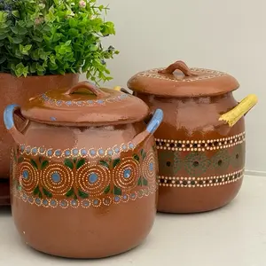 Olla de Barro capula, vintage clay pot, Mexican pot handmade. Olla de Barro capula, vintage clay pot, Mexican pot handmade.