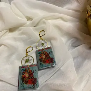 Mini Christmas book earrings with real Flowers
