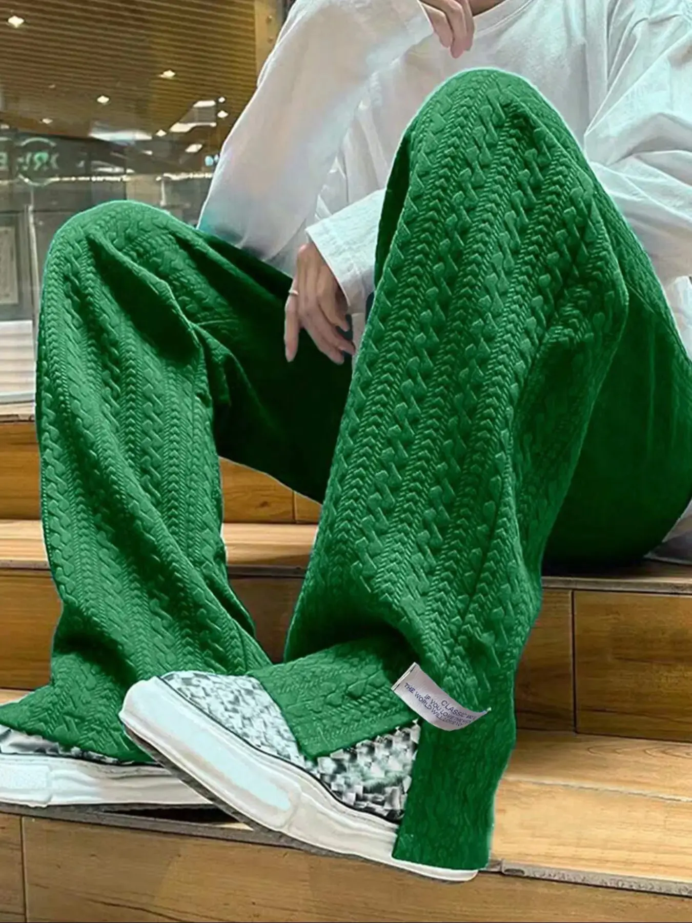 Men's Minimalist Letter Patched Sweatpants with Split Hem Design, Casual Streetwear Pants, Loose-Fit, Textured Fabric, Drawstring Waist Bottoms