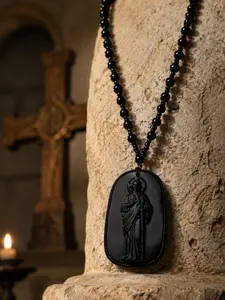 Vintage Guardian Figure Carving Pendant, Gothic Atmosphere Beaded Necklace, Unique Jewelry Accessory, Perfect for Gift Giving