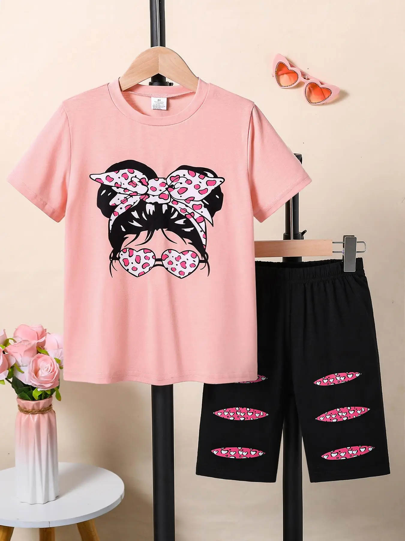 Girl's Graphic Tee & Knee Length Pants Set, Casual Fashion Short Sleeve T-shirt & Elastic Waist Trousers, Summer Outfits Clothes for Kids