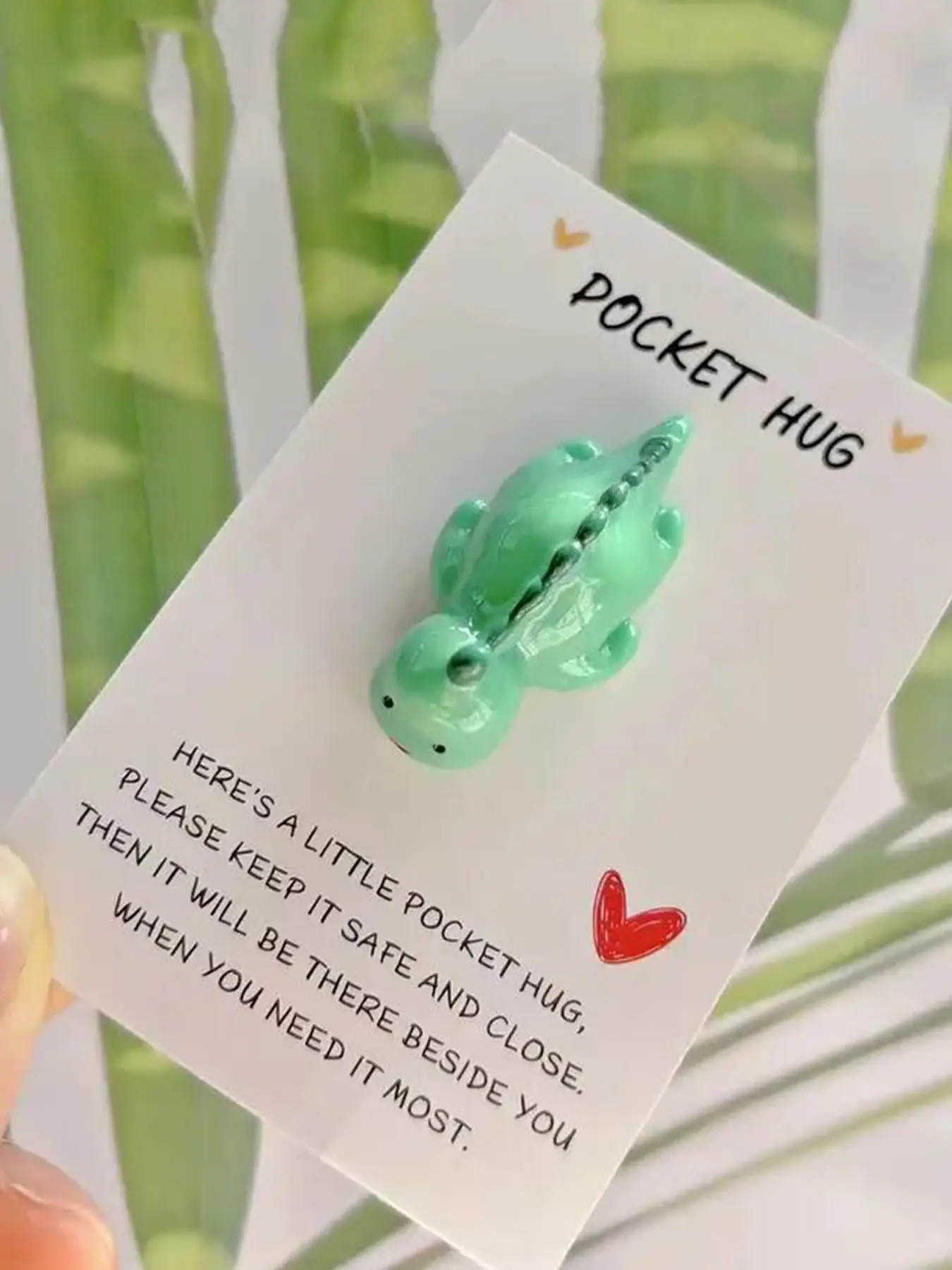 Cute Dinosaur Design Pocket Hug, Resin Animal Companion with Inspirational Greeting Card, Perfect for Birthdays, Weddings, Graduations & Mother's Day
