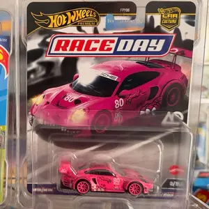 Hot Wheels Race Day Porsche 911 GT3 RS Pink *** Super Rare *** 1:64 Scale